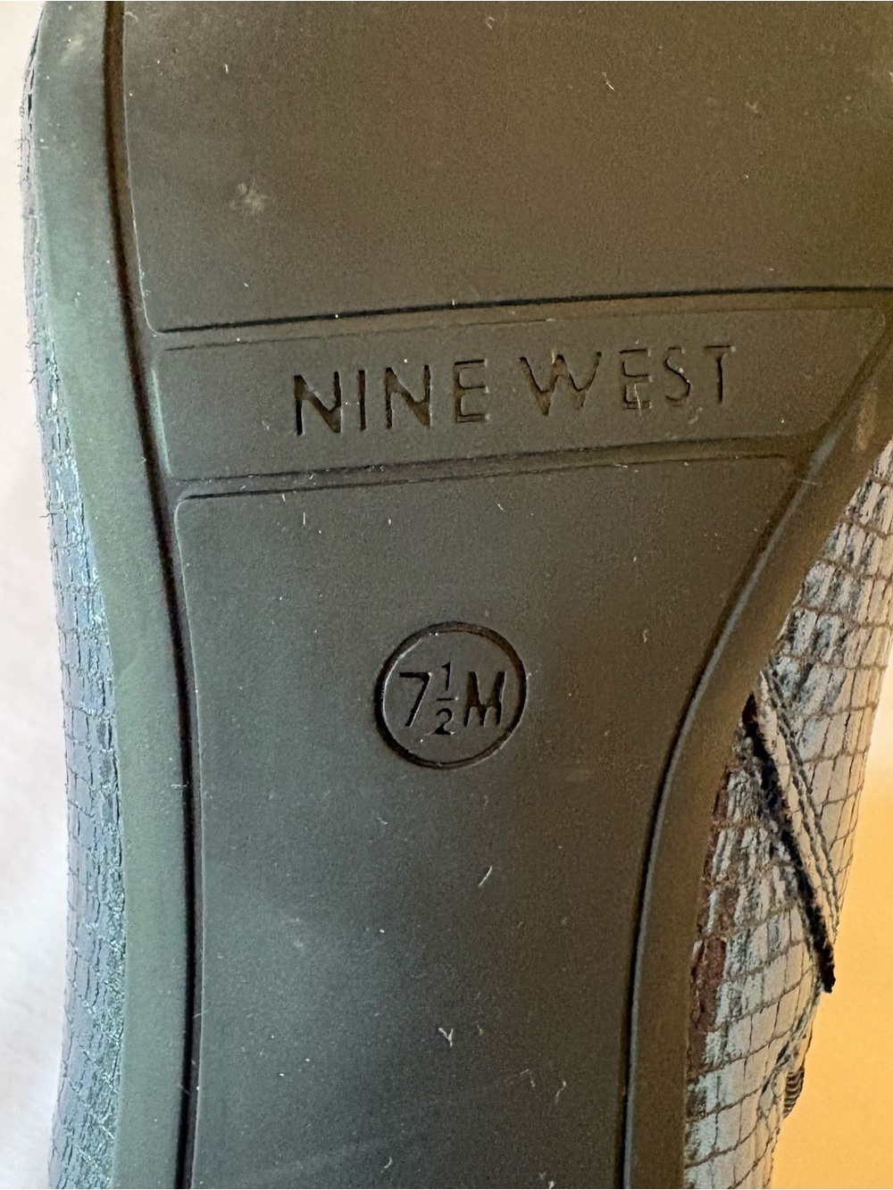 Nine West Metallic Iridescent Blue Snake like Skin Square-Toe Ankle Boots Sz 7.5 - Picture 6 of 6